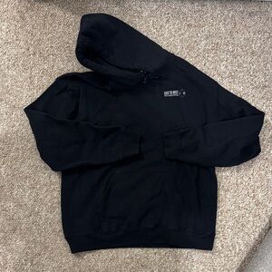 Gildan Men's Black Pullover Graphic Hoodie